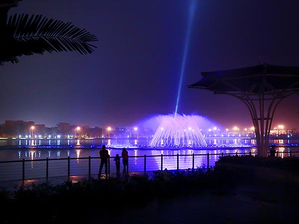 安徽銅陵東部新城區(qū)濱湖公園噴泉水景